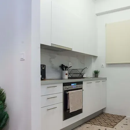 Fresh Urban 1 Bd With Balcony In Zografou Apartment *