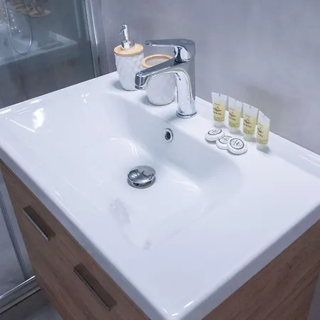 Fresh Urban 1 Bd With Balcony In Zografou *