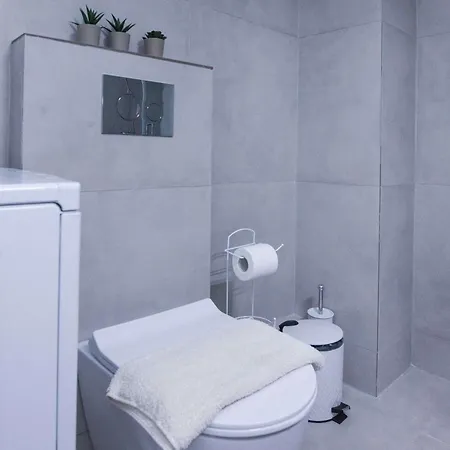 Fresh Urban 1 Bd With Balcony In Zografou * Athens